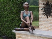 Tuinbeeld - bronzen beeld - Zittende ballerina - 66 cm hoog