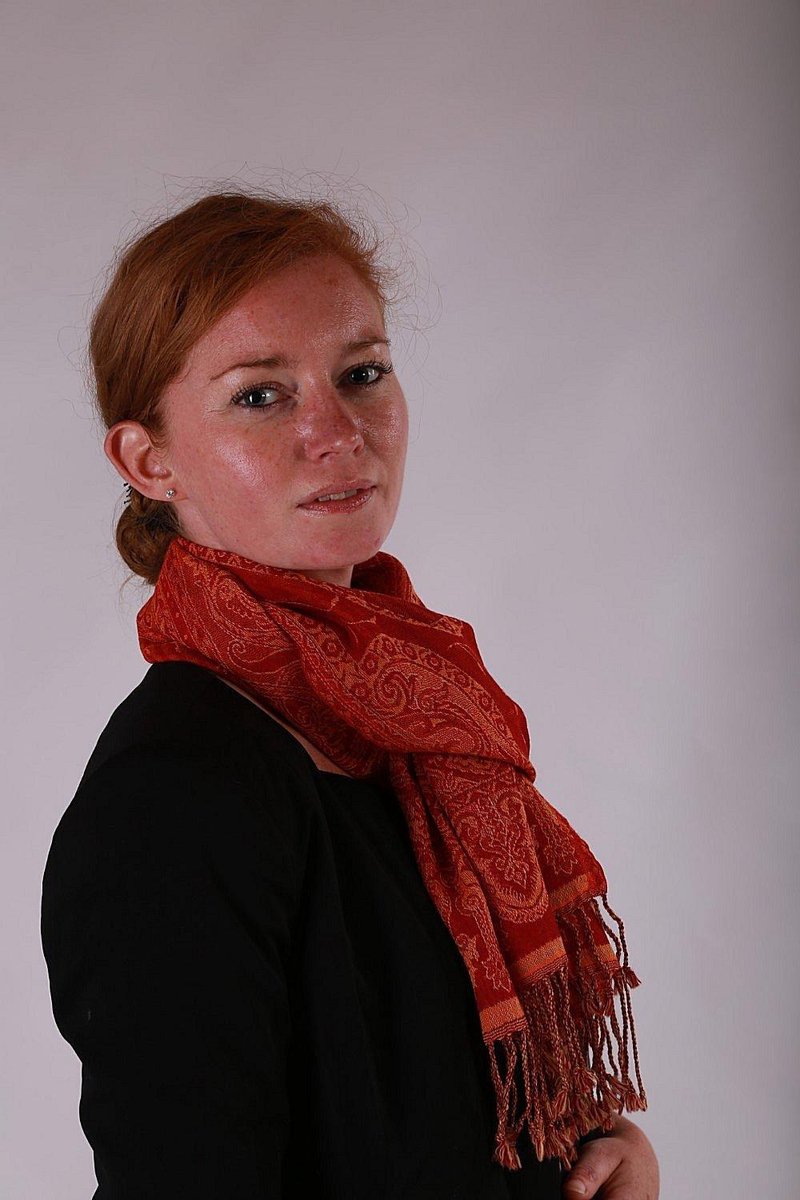 Smalle cashmere dames sjaal in oranje en rode tinten 30 x 160 cm
