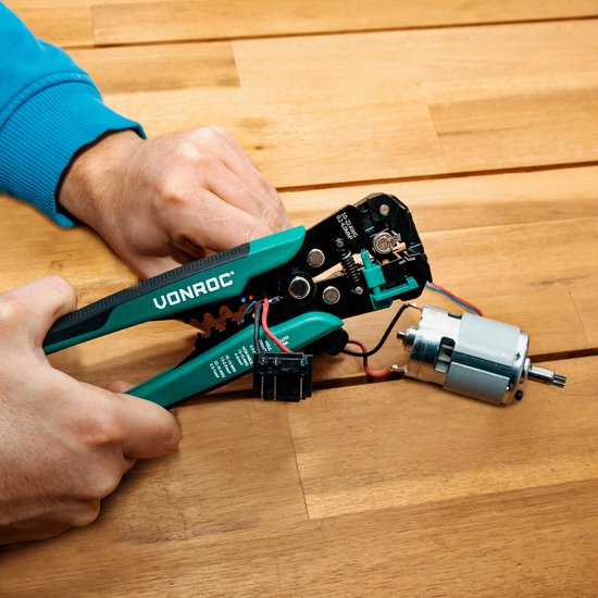 Pince à dénuder automatique VONROC Professional - VONROC à sertir et isolant - Avec jeu d'accessoires de 270 pièces
