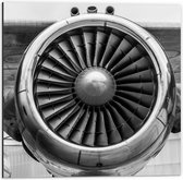 Dibond - Motor van Vliegtuig met Vleugel Zwart - Wit - 50x50cm Foto op Aluminium (Wanddecoratie van metaal)