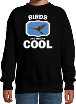 Dieren vogels sweater zwart kinderen - birds are serious cool trui jongens/ meisjes - cadeau vliegende havik roofvogel/ vogels liefhebber 7-8 jaar (122/128)