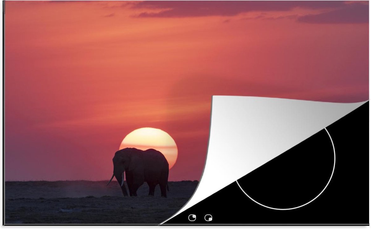 Luxe inductie beschermer Masai Mara National Park - 78x52 cm - Olifanten bij zonsondergang in het Masai Mara National Park in Kenia - afdekplaat voor kookplaat - 3mm dik inductie bescherming - inductiebeschermer