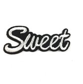 Zwart Witte Sweet Tekst Strijk Embleem Patch B 6.8 x 3 cm