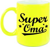 Super oma cadeau mok / beker neon geel met sterren 330 ml