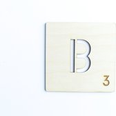 HOUTEN WANDDECORATIE / WOODEN WALL DECORATION - MUURDECORATIE / WALL ART - Letter tegel B / Tile B - 11 x 11cm - LICHT HOUT / NATURAL WOOD - WOORDFEUD / WORDFEUD - LETTERSPEL - SPE