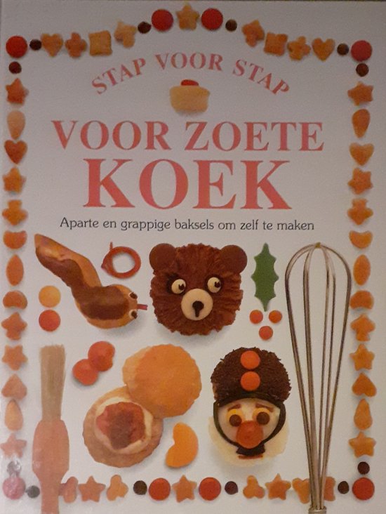 Boekomslag 'Stap voor Stap voor Zoete Koek' met koekjes in ster-, hart- en dierenvormen, een deegroller, gard, en koekjes versierd als een slang, beer, en soldaat.