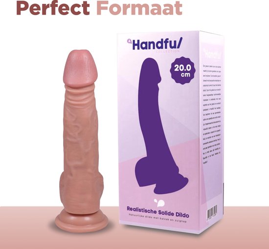 Een 20 cm roze realistische dildo van Handful, naast de productverpakking.