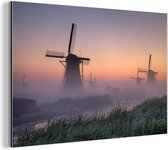 Wanddecoratie Metaal - Aluminium Schilderij Industrieel - Molen - Nederland - Mist - 180x120 cm - Dibond - Foto op aluminium - Industriële muurdecoratie - Voor de woonkamer/slaapkamer