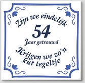 Huwelijk cadeau | Zijn We Eindelijk 54 jaar Getrouwd Krijgen We Zo'n Kut Tegeltje | Fotofabriek Spreuktegel | Kut tegeltje 54 jaar getrouwd | Gratis ophangsysteem