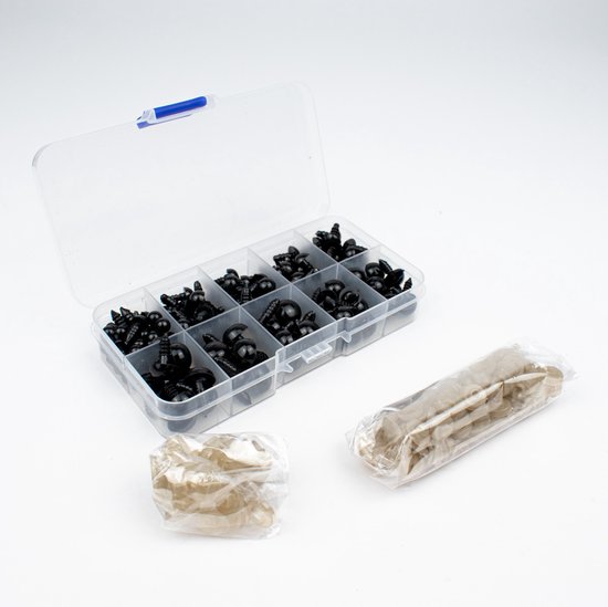 Opbergdoos met zwarte veiligheidsoogjes en twee zakjes met sluitringen.