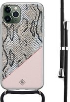 Casimoda® hoesje met koord - Geschikt voor iPhone 11 Pro Max - Snake Print Roze - Afneembaar koord - Siliconen/TPU - Roze
