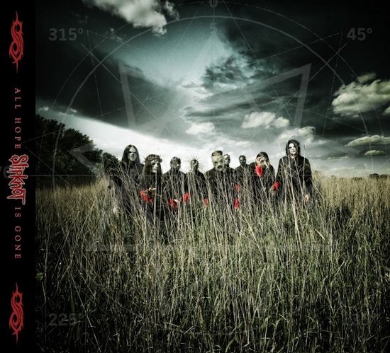 La couverture de l'album 'All Hope Is Gone' de Slipknot, montrant les membres du groupe dans un champ. "SLIPKNOT" est écrit à gauche et "ALL HOPE IS GONE" en bas.