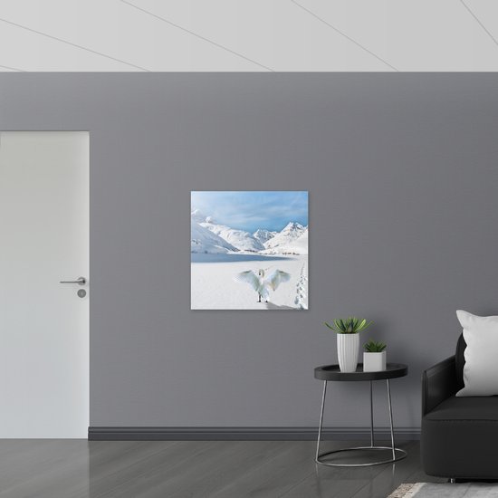WallClassics - Bois - Cygne dans les Montagnes enneigées - 80x80 cm - 12 mm d'épaisseur - Photo sur bois (avec système de suspension)