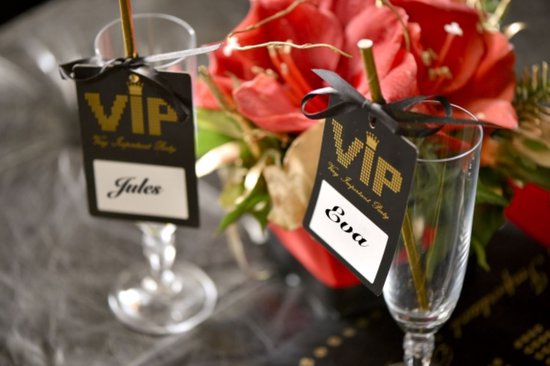 10 Name tags VIP van karton aan satijn lint - vip - kaart - tag ...