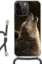 Geschikt voorApple Iphone 14 Pro - Crossbody Case - Wolf - Grijs - Dieren - Siliconen - Crossbody - Backcover met Koord - Telefoonhoesje met koord - Hoesje met touw