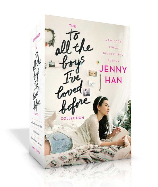 La collection "To All the Boys I've Loved Before" de Jenny Han, montrant une jeune fille au lit avec le titre en écriture manuscrite.