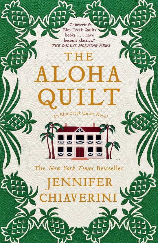 Couverture du livre 'The Aloha Quilt' par Jennifer Chiaverini. Une courtepointe blanche avec une bordure d'ananas verte et une maison avec des palmiers au centre. Avec le texte 'THE ALOHA QUILT'.
