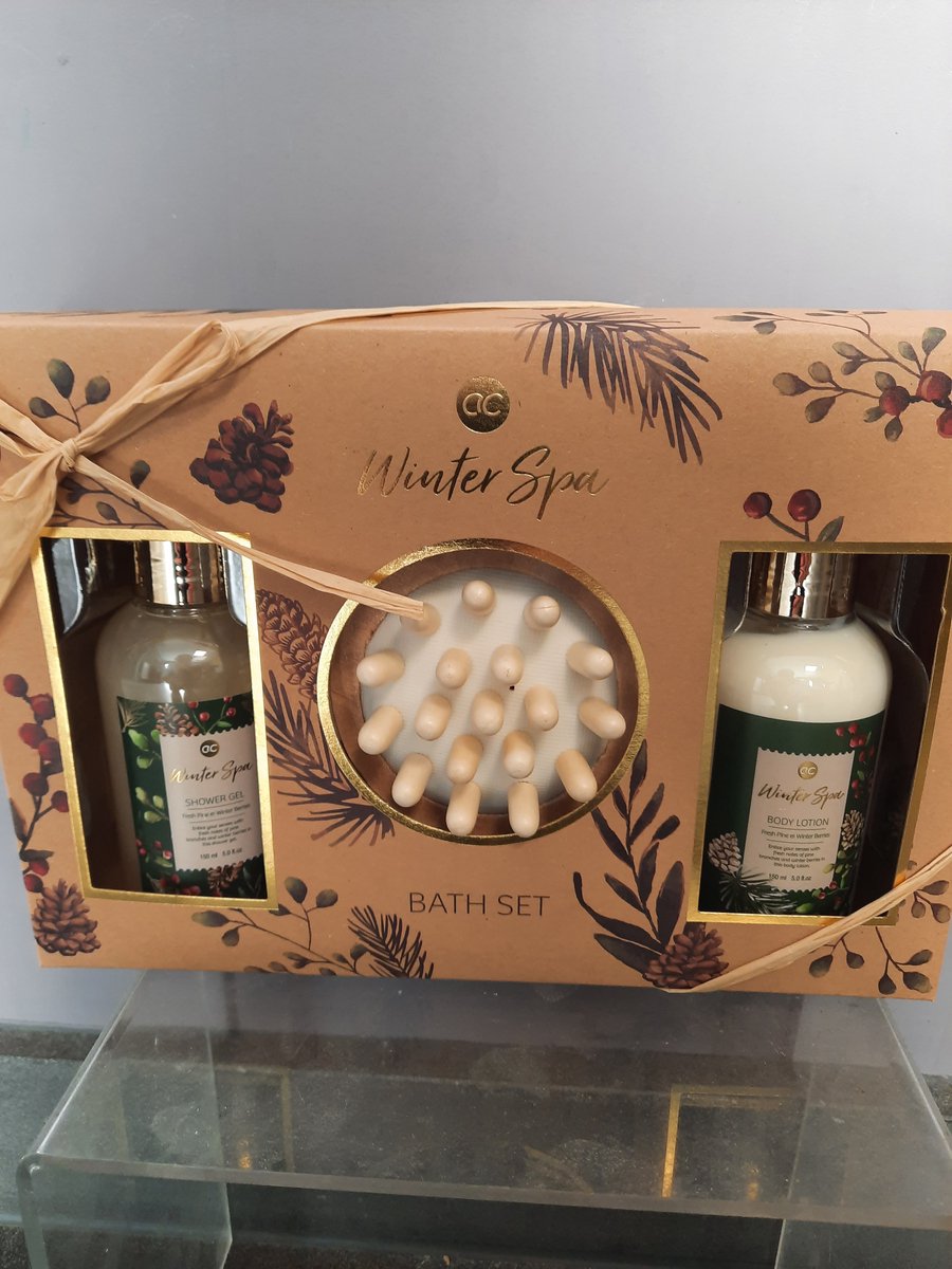 Goedkoopste winter spa set - geschenk set douche gel - body lotion - massage borstel - geur verse dennen en winter bessen