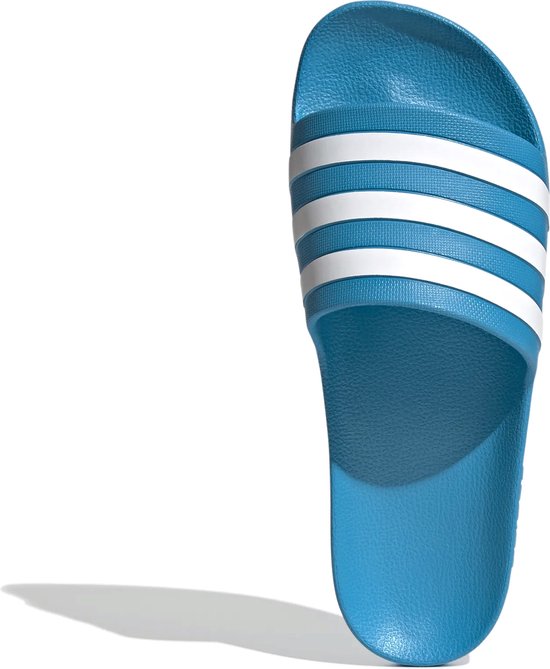 Afwijken Medicinaal Moeras Adidas slippers Adilette - UK 7 (maat 40,5) - licht blauw | bol.com