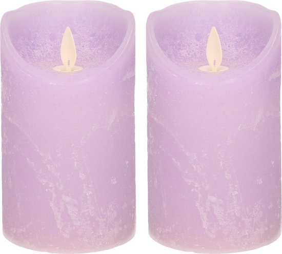 2x Lila paarse LED kaarsen / stompkaarsen 12,5 cm - Luxe kaarsen op batterijen met bewegende vlam