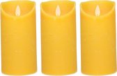 3x Oker gele LED kaarsen / stompkaarsen 15 cm - Luxe kaarsen op batterijen met bewegende vlam