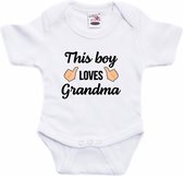 This boy loves grandma tekst baby rompertje wit jongens - Cadeau oma - Babykleding 92