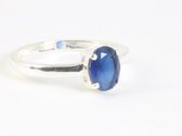 Fijne hoogglans zilveren ring met blauwe saffier - maat 17
