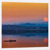 WallClassics - Muursticker - Bootje op het Water Met Rode Maan - 80x80 cm Foto op Muursticker