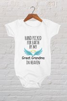 Hospitrix Baby Rompertje met Tekst "Hand picked for earth by my Great GRANDMA in heaven " - Maat S - 0-3 maanden - 50/56 - Korte Mouw - Cadeau - Zwangerschap - Aankondiging  - Romper