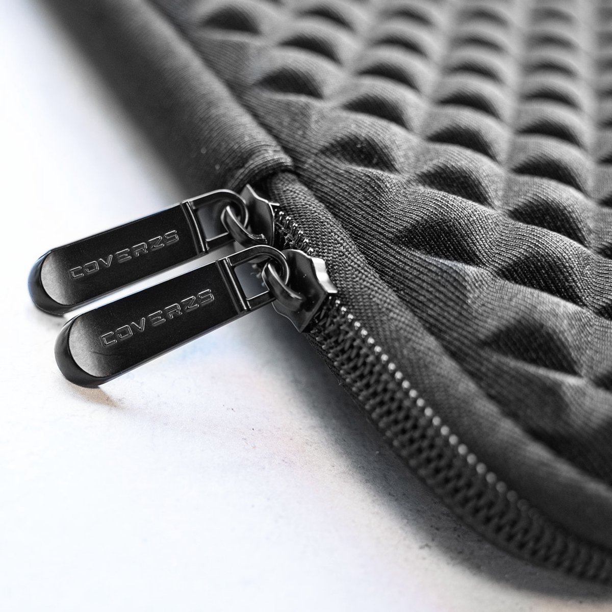 Laptophoes 15,6 & 17 inch waterafstotend krasbestendig soft velvet binnenkant met ritssluiting zwart - Afbeelding 4