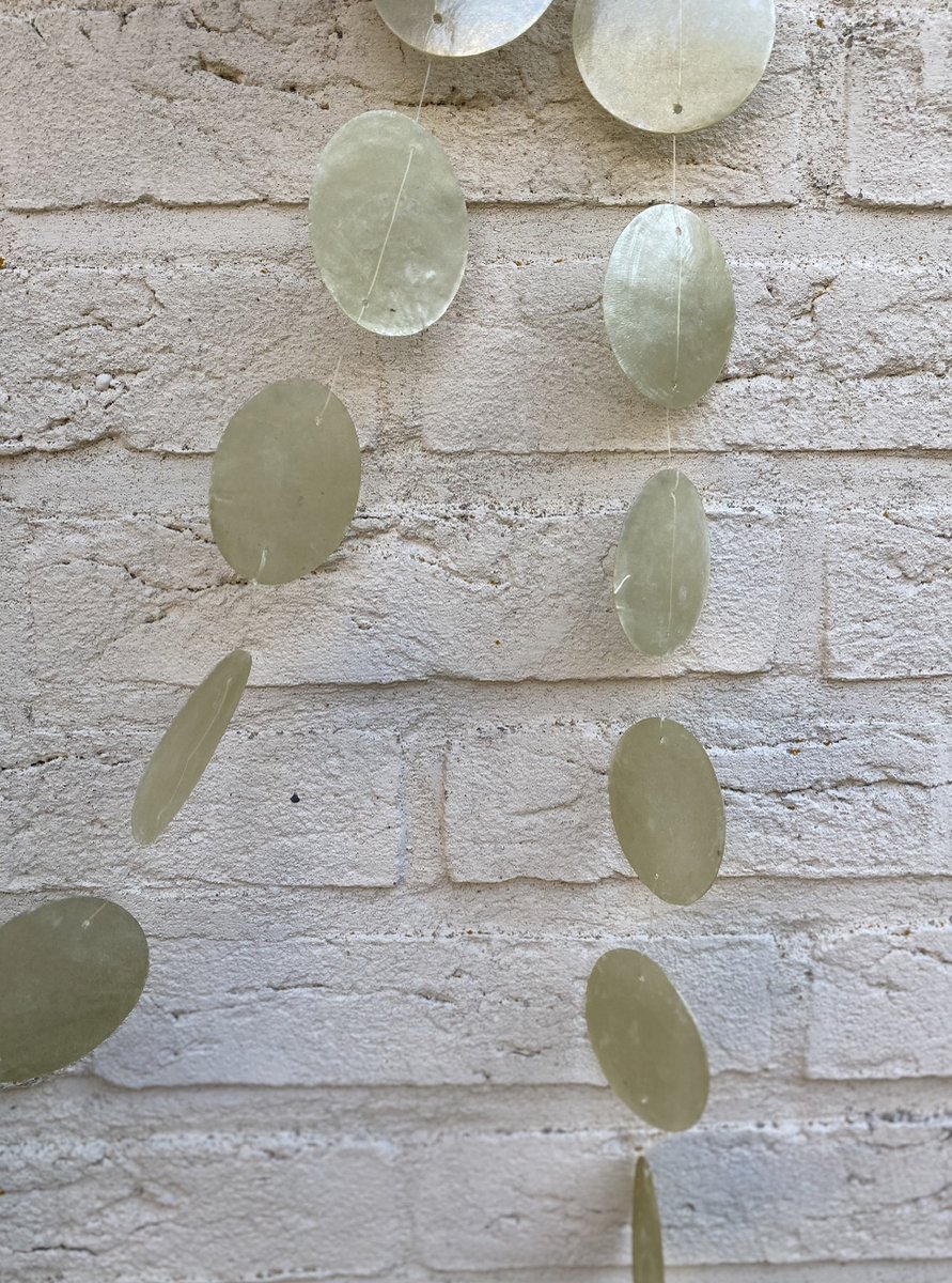 Boltze Capiz decoratieve slinger, hangend, Sanela, 1 stuk, lengte 120 cm, raamdecoratie, boho, parelmoer, schijven, schelp, ketting om op te hangen, bout thuis, windspel, windspel, wanddecoratie Boltze Capiz decoratieve slinger, hangend, Sanela, 1 stuk, lengte 120 cm, raamdecoratie, boho, parelmoer, schijven, schelp, ketting om op te hangen, bout thuis, windspel, windspel, wanddecoratie