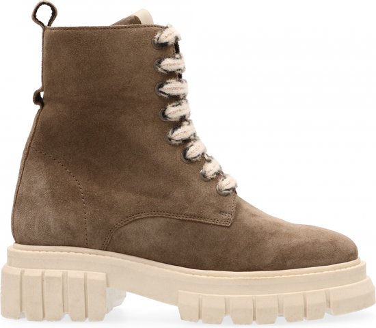 Botte style combat en daim taupe avec lacets crème et semelle épaisse crème.