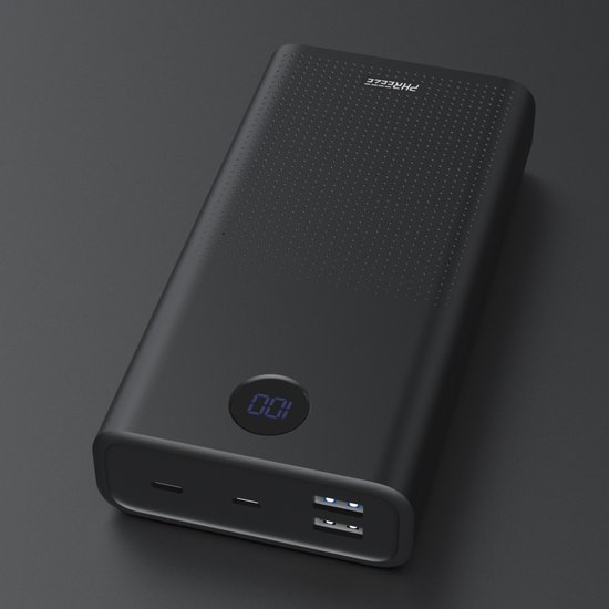 Zwarte Phreeze powerbank met een gestippeld patroon, digitaal display met '100' en zichtbare poorten.