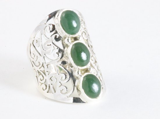 Langwerpige opengewerkte zilveren ring met jade
