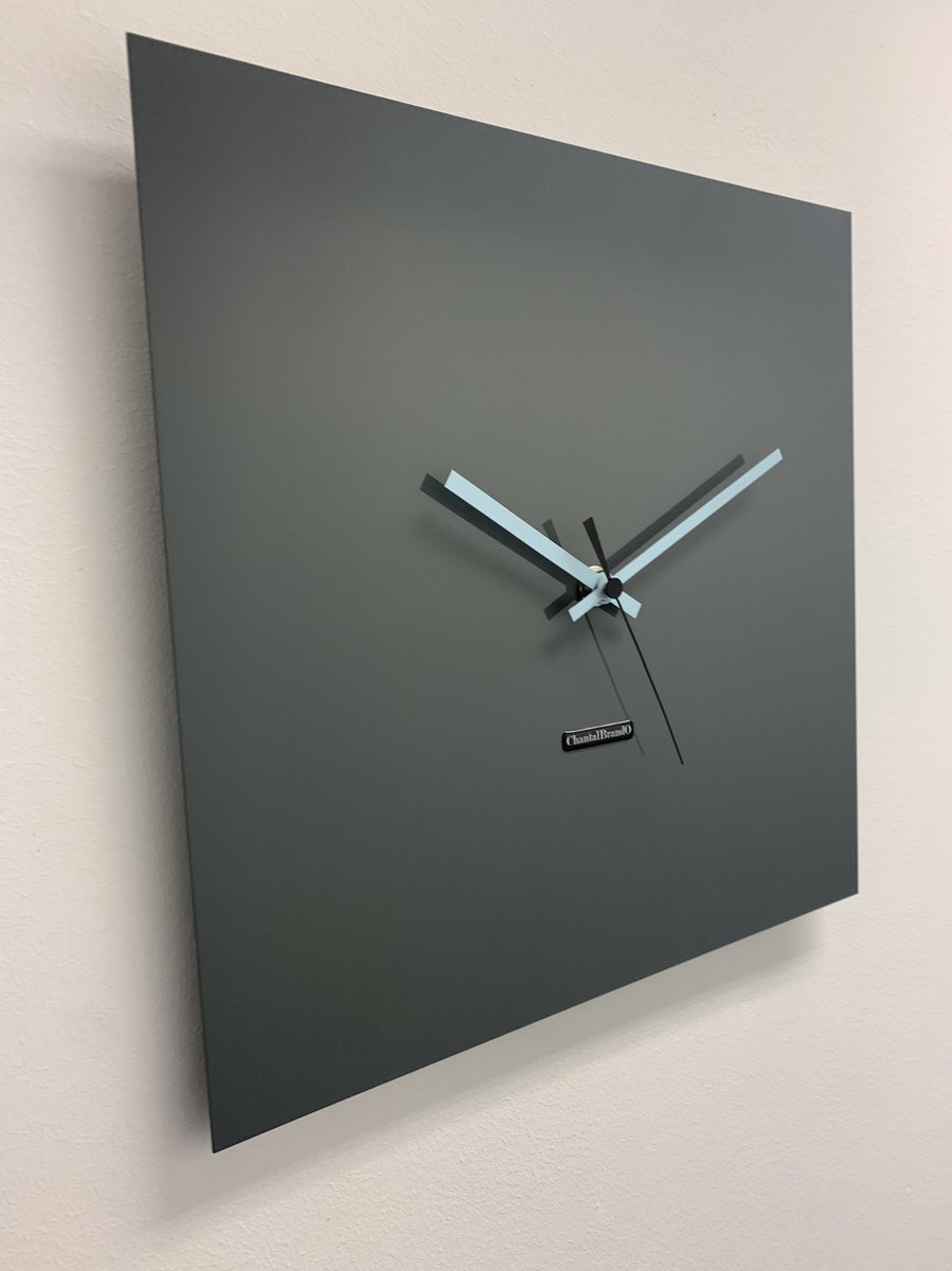 Wandklok CHANTALBRANDO -- TIME SQUARE 40 -- NARDO GREY -- MODERN DESIGN -- MADE IN HOLLAND - HOOGGLANS GRIJS