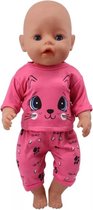Poppenkleertjes - Geschikt voor Baby Born pop - Roze pyjama set - Shirt en broek - Outfit voor babypop - Kat thema