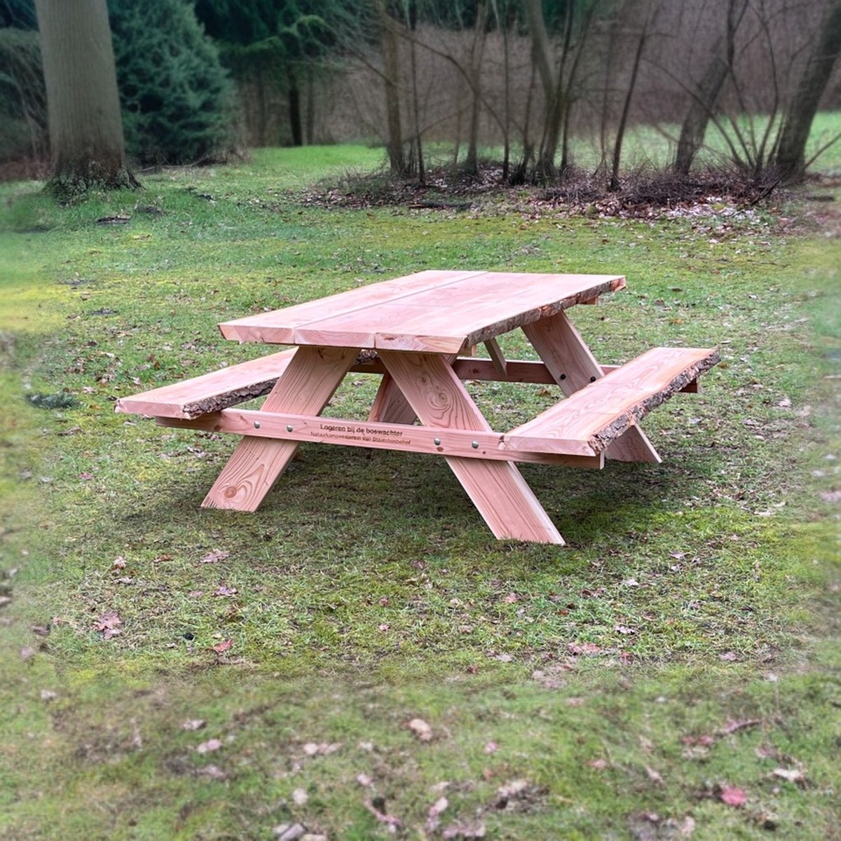 Rockwood® Picknicktafel Douglas Boomschors 5cm dik 1.80m Montage op locatie. Extra gemak en vakkundige service