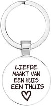 Akyol - Liefde maakt van een huis een thuis Sleutelhanger - Vriendschap - Liefde - Vrienden - Leuk cadeau om te geven - 2,5 x 2,5 CM