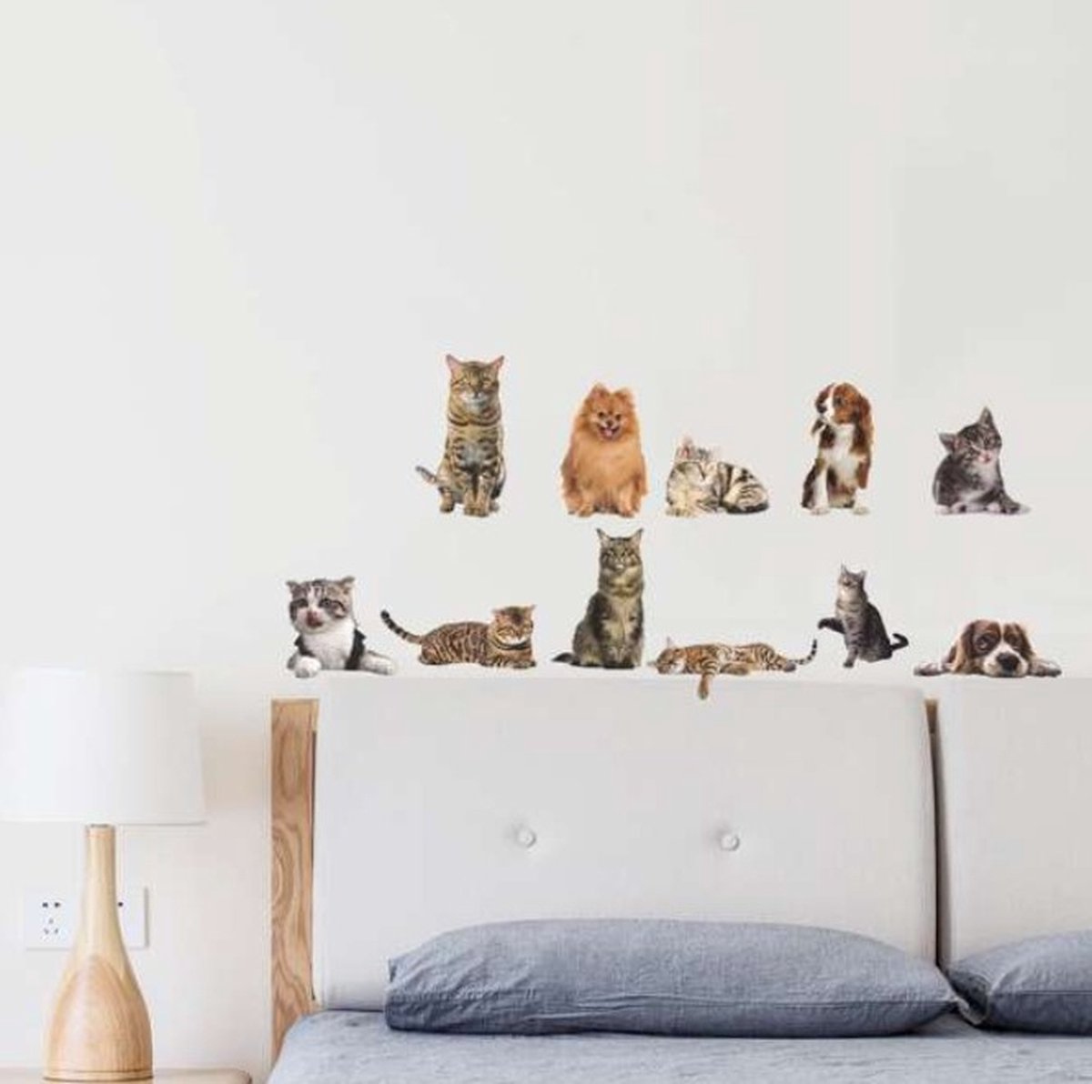 Muursticker Kat / Poes / Poezen en Hond / Honden - Muur Sticker / Raamsticker Keuken – Handgeschilderd | Kinderkamer | Jongens – Meisjes – Baby | Decor - Poster | Verwijderbaar – Zelfklevend plakfolie | DH Collection