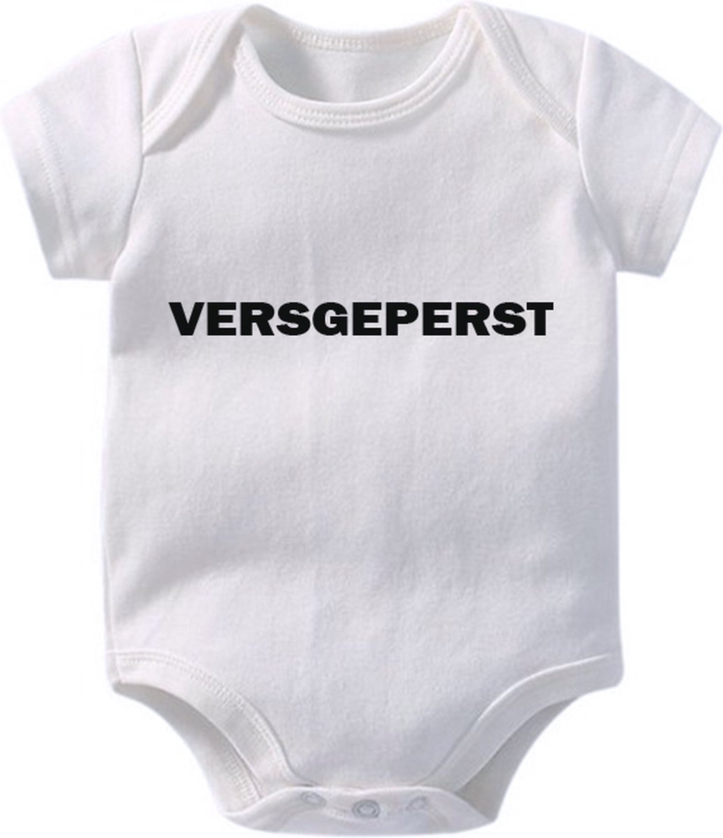 Hospitrix Rompertje met tekst " VERSGEPERST " - 0-3 maanden / maat 86 XL - Korte Mouw - Cadeau voor Zwangerschap