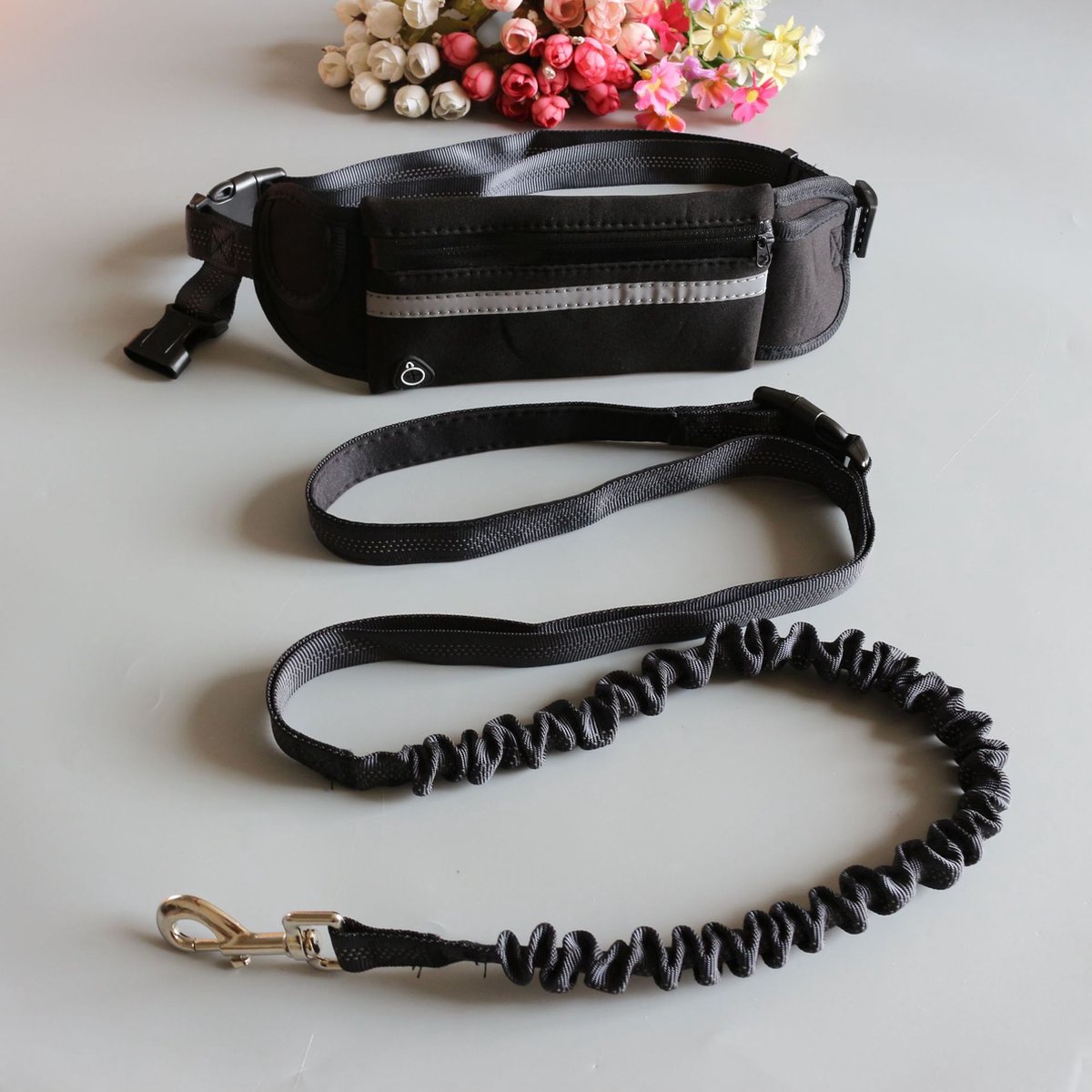 pecute Handsfree Hondenriem, Handsfreelijnen voor Honden met Brede Rugsteunriem, Schokdempend Elastische Hondenriem Reflecterende Hondenlijn met Verstelbare Heupgordel, 2 Handvatten, Multi Pouch, Telefoonzak, Kan 60KG Weerstaan pecute Handsfree Hondenriem, Handsfreelijnen voor Honden met Brede Rugsteunriem, Schokdempend Elastische Hondenriem Reflecterende Hondenlijn met Verstelbare Heupgordel, 2 Handvatten, Multi Pouch, Telefoonzak, Kan 60KG Weerstaan