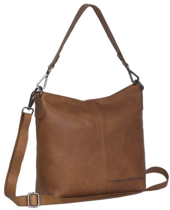Cognac kleurige leren schoudertas van The Chesterfield Brand, met twee banden en metalen details.