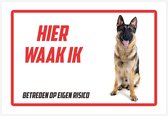 Waakbord/ bord | "Hier waak ik" | 30 x 20 cm | Duitse Herder | Dikte: 1 mm | Herdershond | Gevaarlijke hond | Waakhond | Hond | Betreden op eigen risico | Polystyreen | Rechthoek | Witte achtergrond | 1 stuk