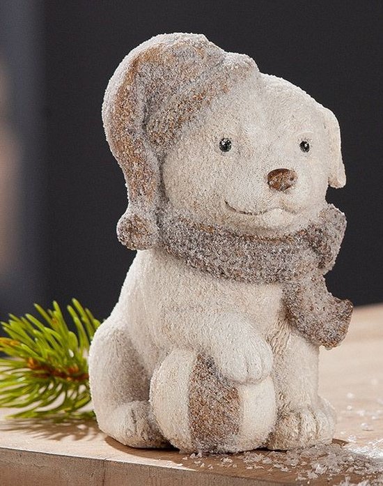 Hond polyresin muts, sjaal & bal 13 cm hoog - herfstfiguur - winterfiguur - beeld - decoratie voor binnen - interieurdecoratie - herfstcollectie - wintercollectie - geschenk - cadeau - gift - verjaardag - Kerst - Nieuwjaar