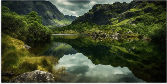 Poster (Mat) - Bergen - Bomen - Water - Natuur - Gras - 100x50 cm Foto op Posterpapier met een Matte look