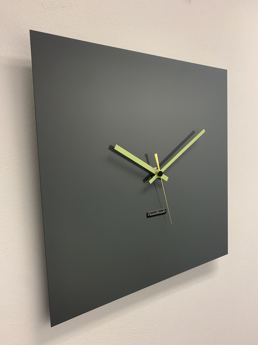 Wandklok CHANTALBRANDO -- TIME SQUARE 40 -- NARDO GREY -- MODERN DESIGN -- MADE IN HOLLAND - HOOGGLANS GRIJS