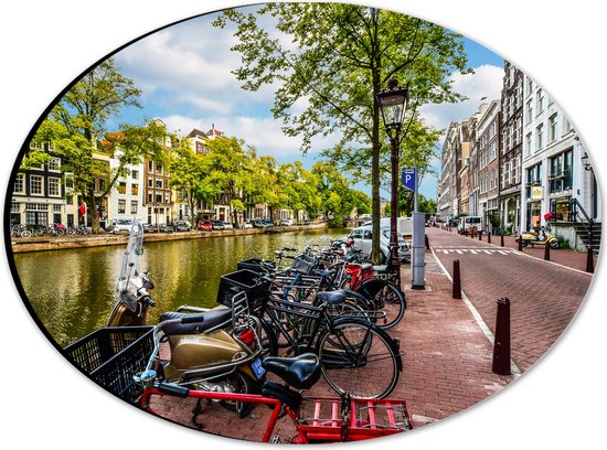 Dibond Ovaal - Rij Fiets Geparkeerd langs de Gracht in Amsterdam - 28x21 cm Foto op Ovaal (Met Ophangsysteem)