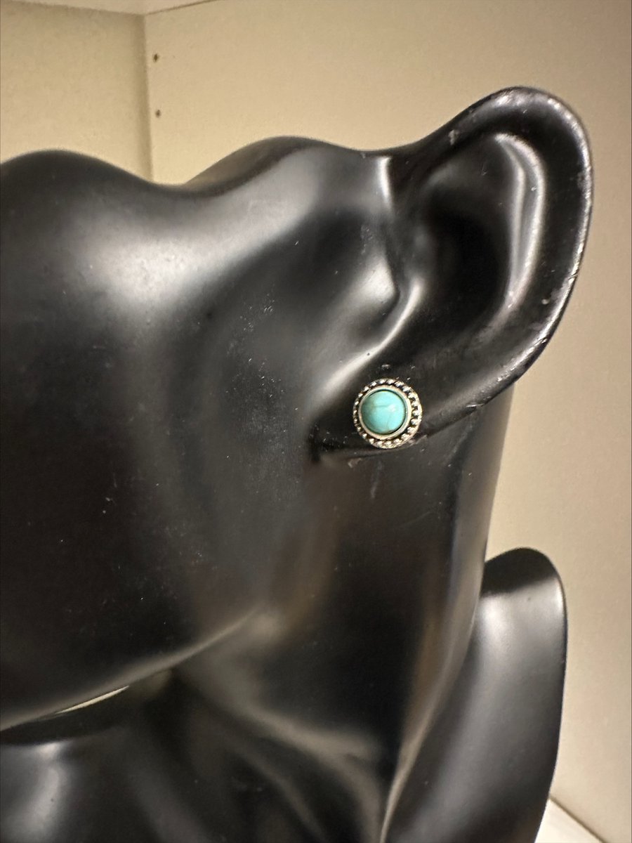 ronde blauwe steentjes oorknoppen | Make up | Parfum | Moederdag | Verjaardagscadeau| Cadeautje| Valentijnsdag| Kado | sieraden | vaderdag | oorbellen | oorsieraden