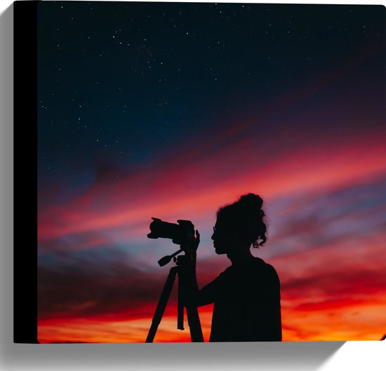 Canvas - Silhouet van Vrouw achter Camera bij Zonsondergang - 30x30 cm Foto op Canvas Schilderij (Wanddecoratie op Canvas)