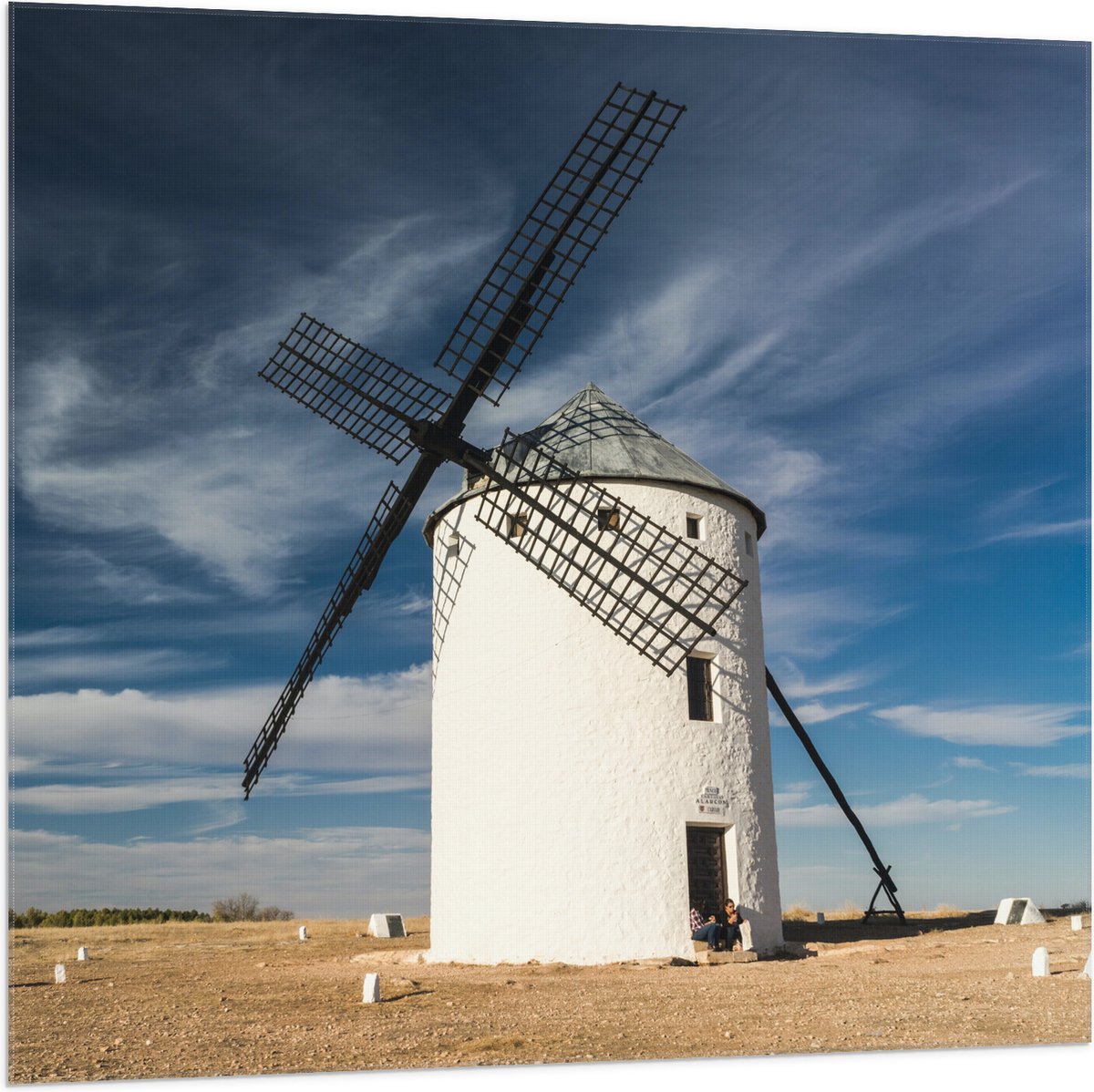 Vlag - Witte Molen onder Sluierbewolkin, Nederland - 100x100 cm Foto op Polyester Vlag